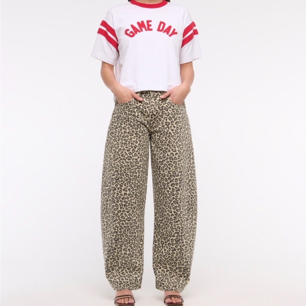 Abercrombie & Fitch Leopard barrel jeans REGULAR